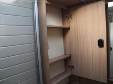 Bürstner BUT569 Nexxo T569 | Vast Bed | Kleine Camper| Elektrische Trap| Douche| Frans Bed